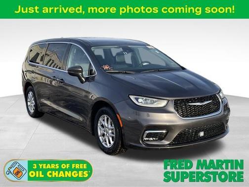 2023 Chrysler Pacifica Touring-L
