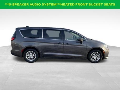 2023 Chrysler Pacifica Touring-L
