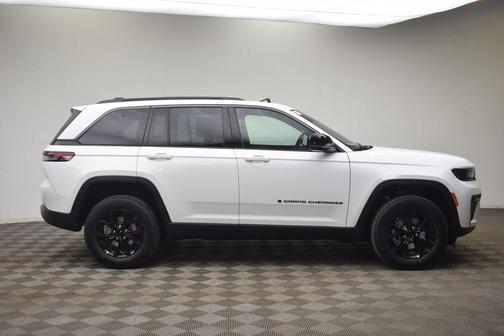 2026 Jeep Grand Cherokee Laredo