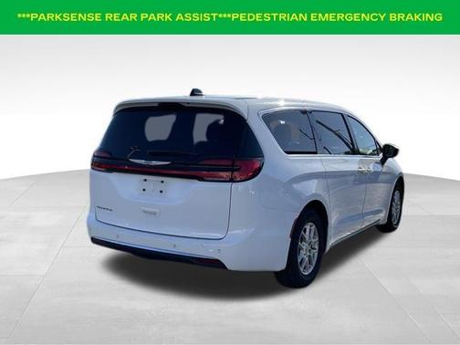 2023 Chrysler Pacifica Touring-L