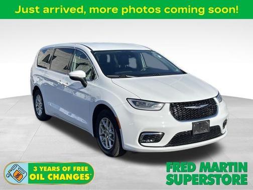2023 Chrysler Pacifica Touring-L