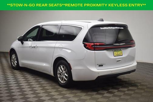 2023 Chrysler Pacifica Touring-L
