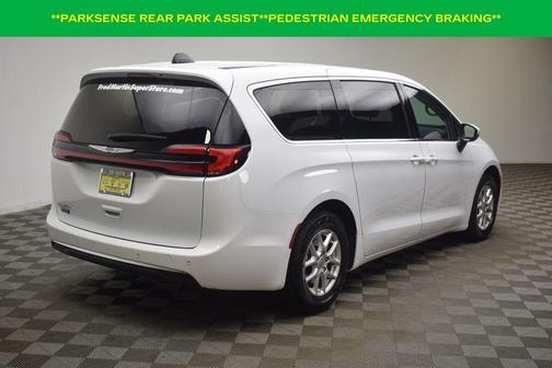 2023 Chrysler Pacifica Touring-L