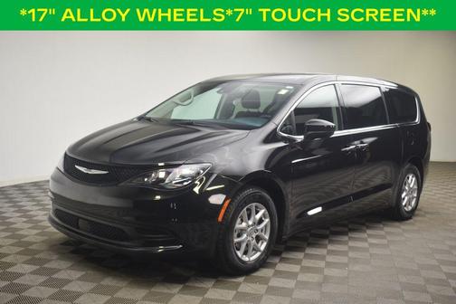 Brilliant Black Crystal Pearlcoat 2023 Chrysler Voyager LX