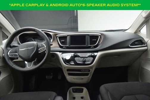 Brilliant Black Crystal Pearlcoat 2023 Chrysler Voyager LX