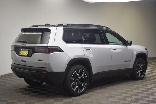 Silver Zynith Clearcoat 2026 Jeep Cherokee Overland