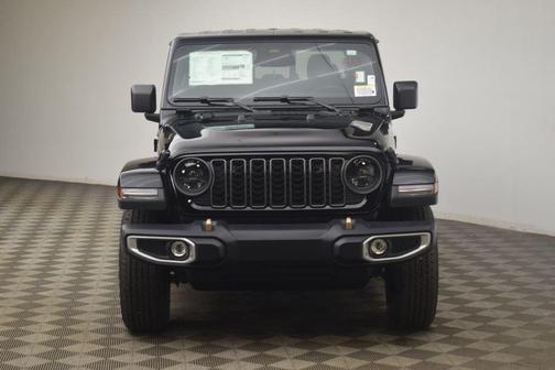 Black Clearcoat 2026 Jeep Gladiator 85th Anniversary Edition