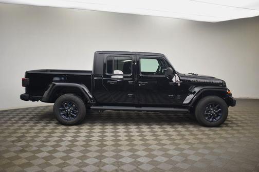Black Clearcoat 2026 Jeep Gladiator 85th Anniversary Edition