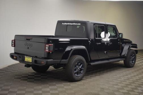 Black Clearcoat 2026 Jeep Gladiator 85th Anniversary Edition