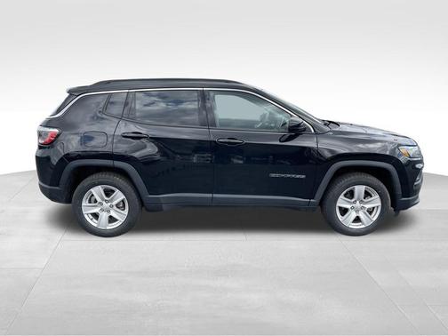 Diamond Black 2022 Jeep Compass Latitude