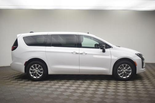 PW7 2027 Chrysler Pacifica SELECT