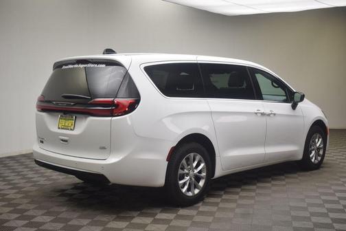 PW7 2027 Chrysler Pacifica SELECT