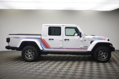 Bright White Clearcoat 2026 Jeep Gladiator Sport