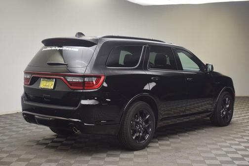 DB Black Crystal Clearcoat 2026 Dodge Durango GT Plus HEMI V8