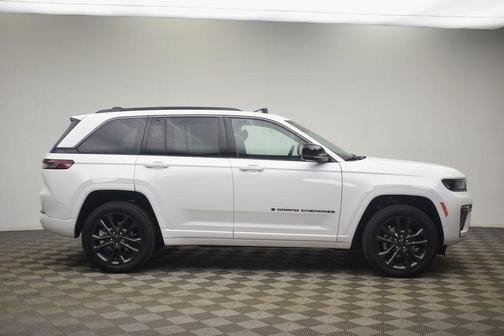 Bright White Clearcoat 2026 Jeep Grand Cherokee Limited
