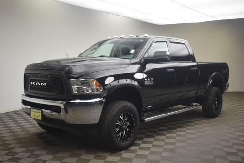 Brilliant Black Crystal Pearlcoat 2018 RAM 2500 Tradesman