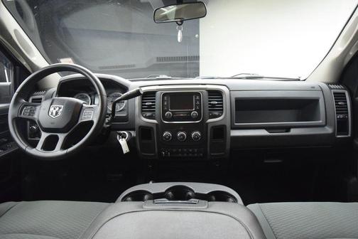 Brilliant Black Crystal Pearlcoat 2018 RAM 2500 Tradesman