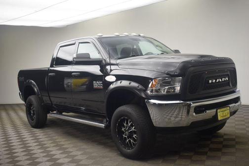 Brilliant Black Crystal Pearlcoat 2018 RAM 2500 Tradesman