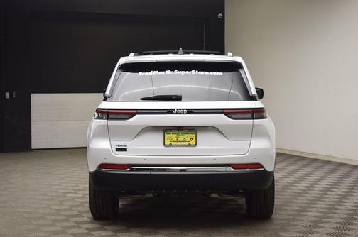 2025 Jeep Grand Cherokee 4xe Base