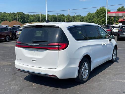2023 Chrysler Pacifica Touring-L