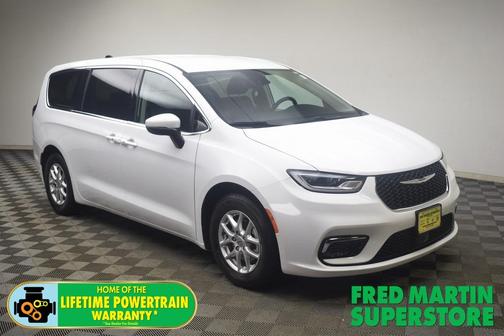 2023 Chrysler Pacifica Touring-L