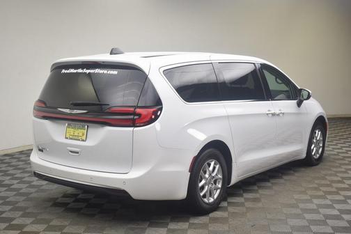 2023 Chrysler Pacifica Touring-L