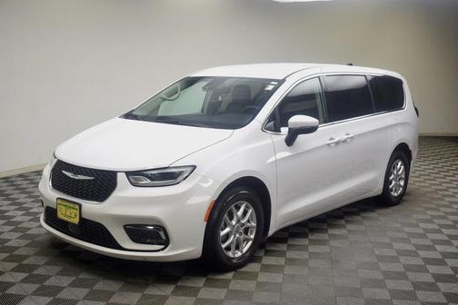 2023 Chrysler Pacifica Touring-L