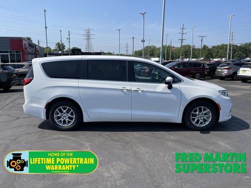2023 Chrysler Pacifica Touring-L