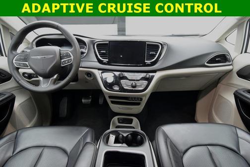 2023 Chrysler Pacifica Touring-L