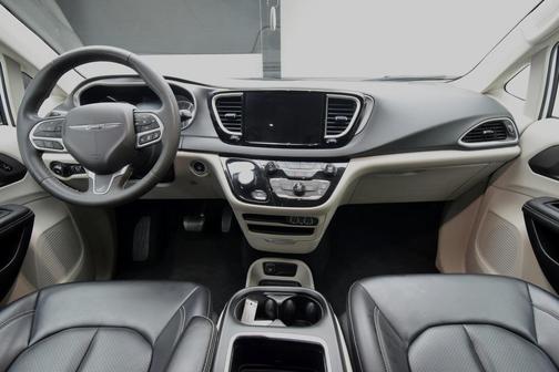 2023 Chrysler Pacifica Touring-L