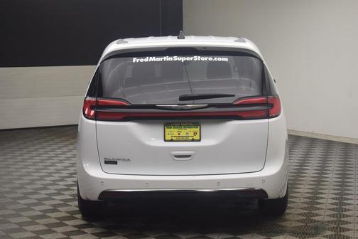 2023 Chrysler Pacifica Touring-L