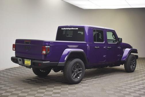 2026 Jeep Gladiator Sport