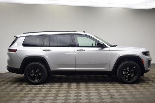 Silver Zynith 2026 Jeep Grand Cherokee L Altitude