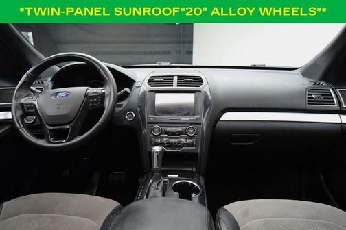 White Platinum Clearcoat Metallic 2017 Ford Explorer XLT