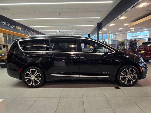 Diamond Black 2026 Chrysler Pacifica Pinnacle