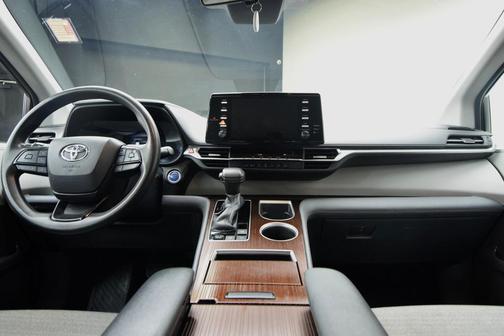 2022 Toyota Sienna LE