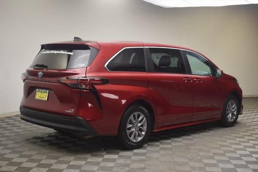 2022 Toyota Sienna LE