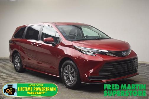 2022 Toyota Sienna LE