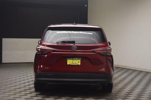 2022 Toyota Sienna LE