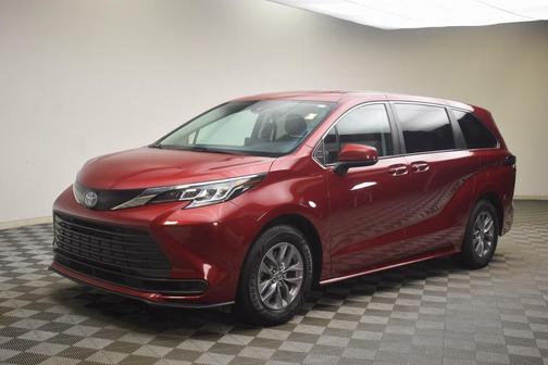 2022 Toyota Sienna LE