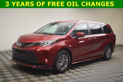 2022 Toyota Sienna LE