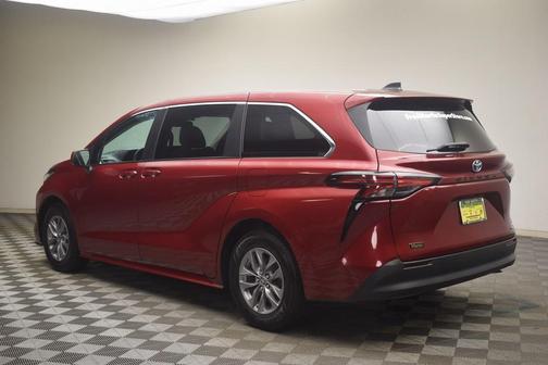 2022 Toyota Sienna LE