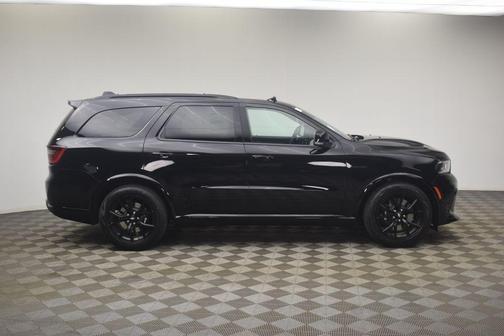 DB Black Crystal Clearcoat 2026 Dodge Durango GT Plus HEMI V8