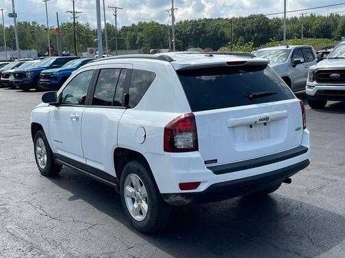 Bright White Clearcoat 2017 Jeep Compass Latitude