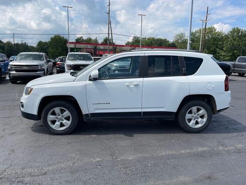 Bright White Clearcoat 2017 Jeep Compass Latitude