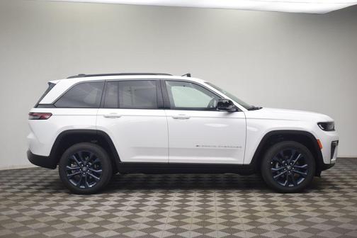 Bright White Clearcoat 2026 Jeep Grand Cherokee Sport