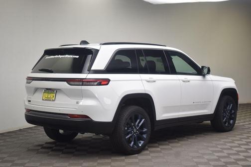 Bright White Clearcoat 2026 Jeep Grand Cherokee Sport