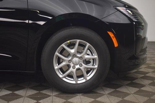 Diamond Black 2027 Chrysler Pacifica SELECT