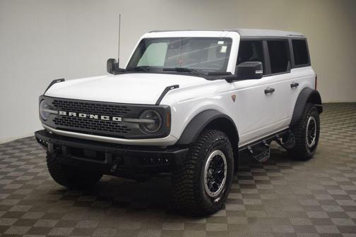 Oxford White 2024 Ford Bronco Badlands