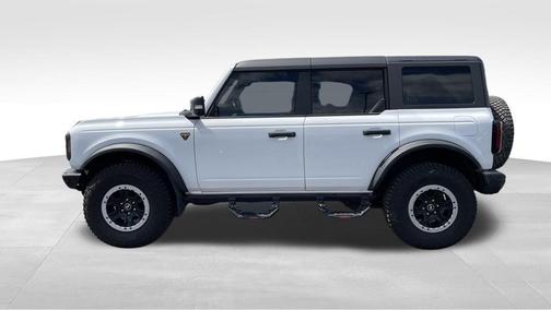 Oxford White 2024 Ford Bronco Badlands